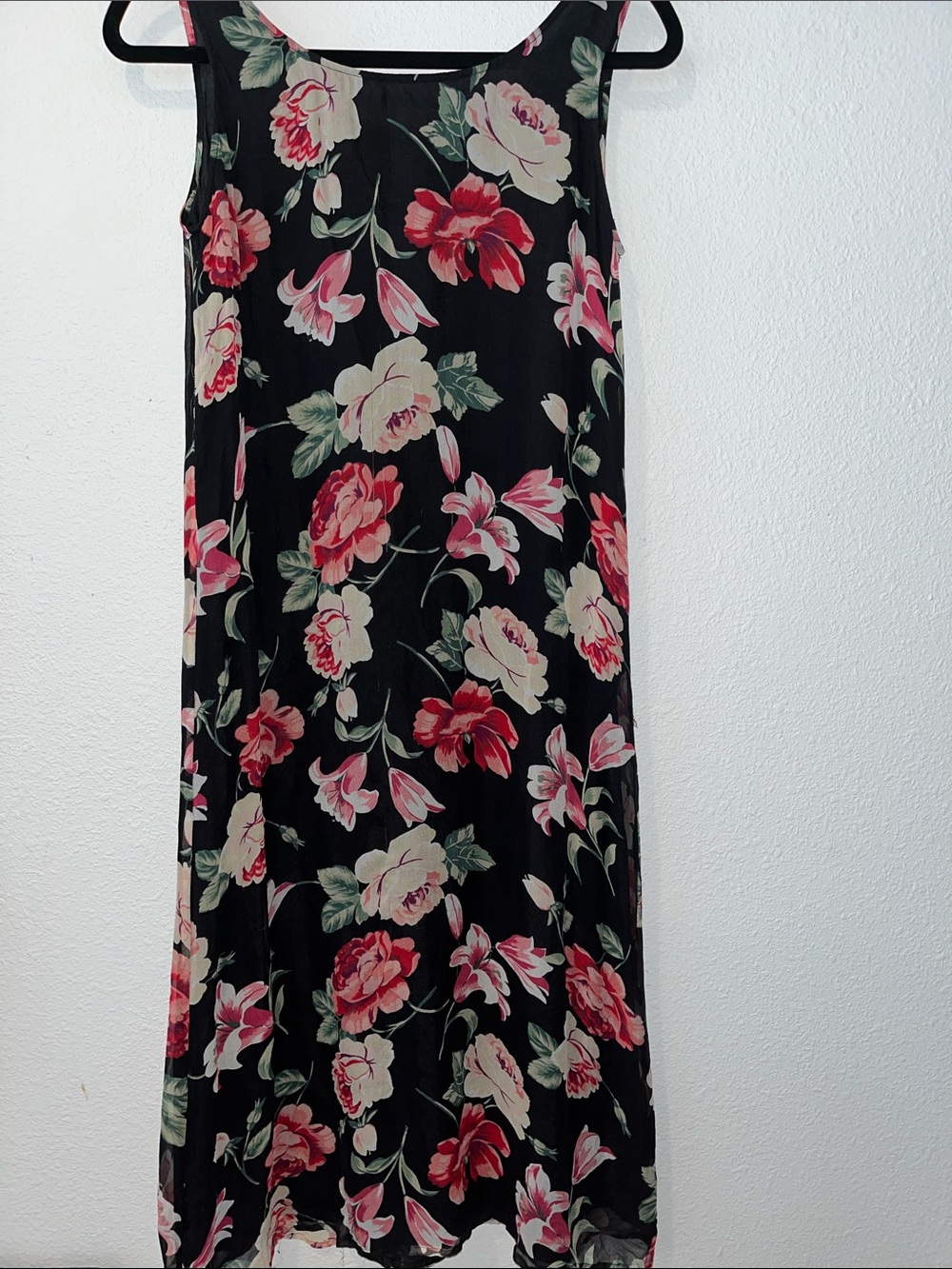 Robbie Bee Black silk maxi dress with Pink & Cream Floral Print
Vintage
Sz 8